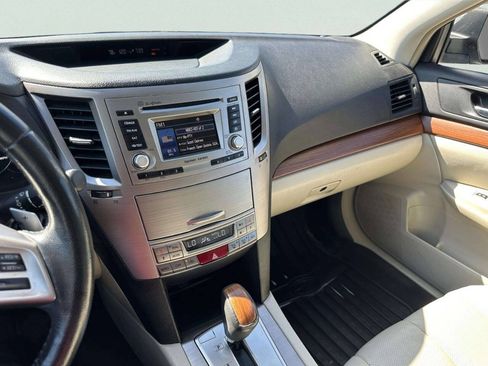 Used 2013 Subaru Outback 2.5i Limited AWD/4WD image 32