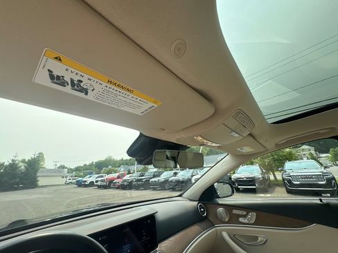 Used 2022 Mercedes-Benz E 350 4MATIC Sedan w/ Driver Assistance Package image 30