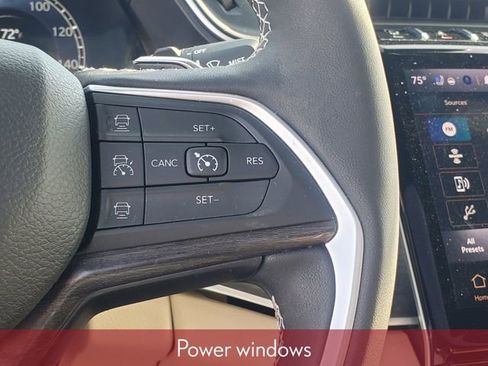 Used 2024 Jeep Grand Cherokee Limited w/ Luxury Tech Group II image 27