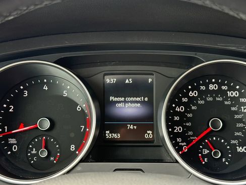 Used 2018 Volkswagen Tiguan SEL AWD/4WD image 13