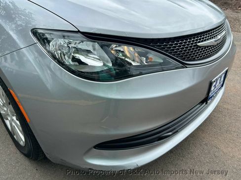 Used 2020 Chrysler Voyager L FWD image 18