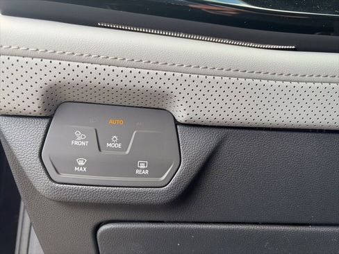 New 2026 Volkswagen Atlas Peak Edition image 12