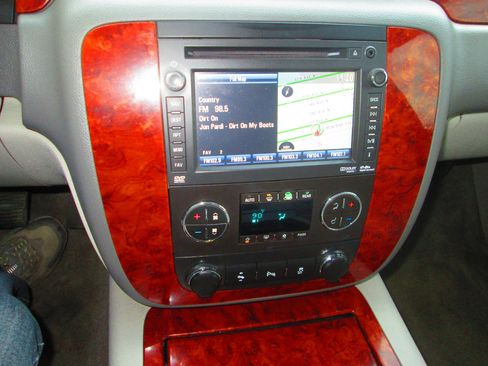 Used 2013 Chevrolet Tahoe LTZ image 12