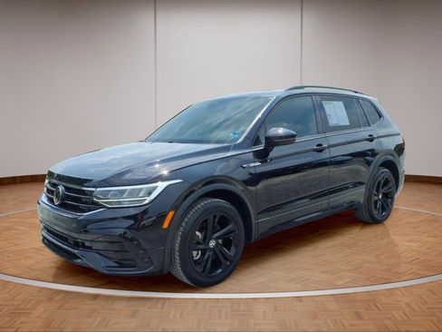 Used 2023 Volkswagen Tiguan SE R-Line AWD/4WD image 3