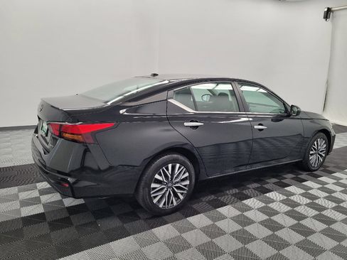 Used 2025 Nissan Altima 2.5 SV AWD/4WD image 10