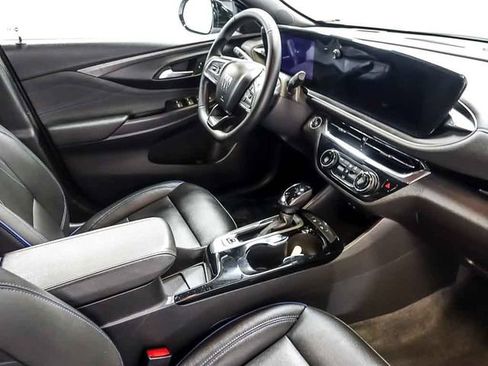 Certified 2025 Buick Envista Sport Touring FWD image 30