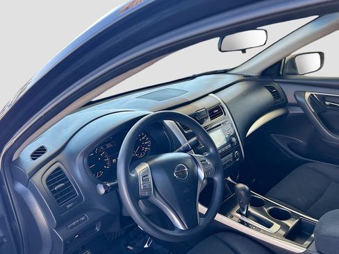 Used 2014 Nissan Altima 2.5 S w/ Sport Value Package FWD image 9