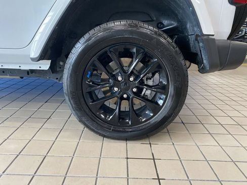 Used 2023 Jeep Wrangler Unlimited Sahara AWD/4WD image 23
