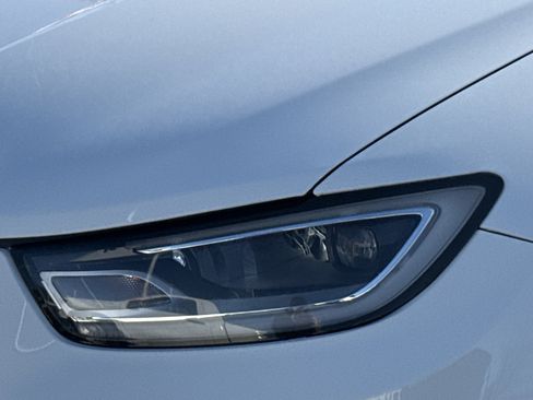 Used 2021 Chrysler Pacifica Touring-L w/ Premium & Safety Sphere Group image 5