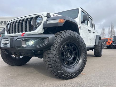 Certified 2024 Jeep Gladiator Rubicon w/ Convenience Group image 2