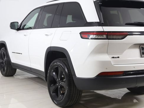 Used 2024 Jeep Grand Cherokee Altitude AWD/4WD image 21