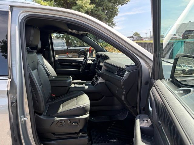 Used 2023 GMC Yukon XL Denali AWD/4WD image 26