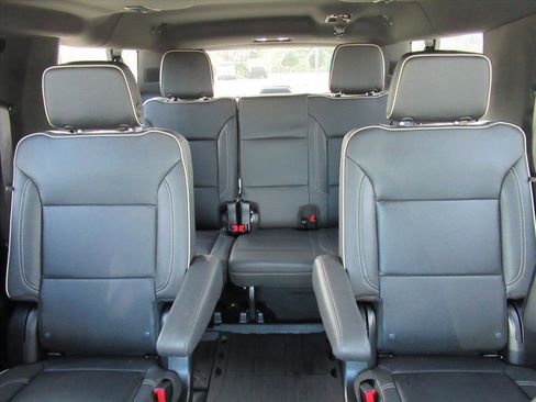 Used 2025 Chevrolet Suburban Premier image 30