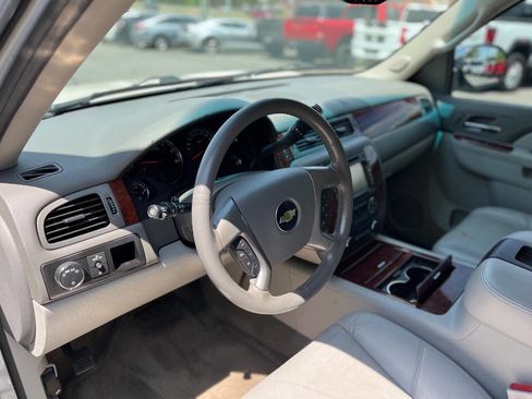 Used 2014 Chevrolet Tahoe LTZ RWD image 9