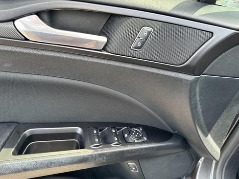 Used 2018 Ford Fusion SE w/ Equipment Group 601A FWD image 15
