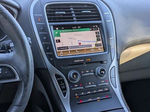 Used 2019 Lincoln Nautilus Select image 10