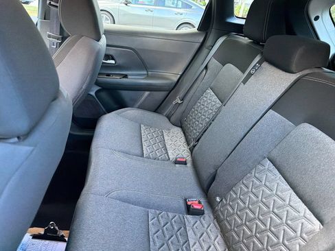 Certified 2025 Nissan Kicks SV FWD image 28