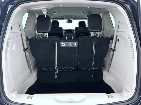 Used 2021 Chrysler Pacifica Touring-L FWD image 19