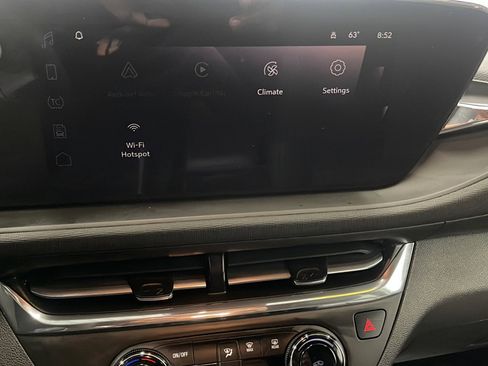 Used 2025 Buick Envista Preferred w/ Convenience I Package FWD image 9