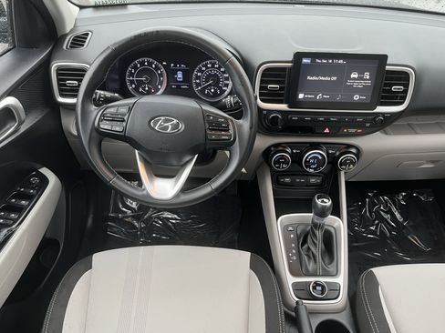 Certified 2022 Hyundai Venue SEL image 12
