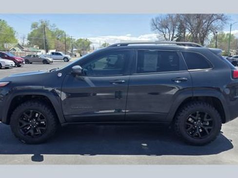 Used 2017 Jeep Cherokee Trailhawk w/ Cold Weather Group AWD/4WD image 1