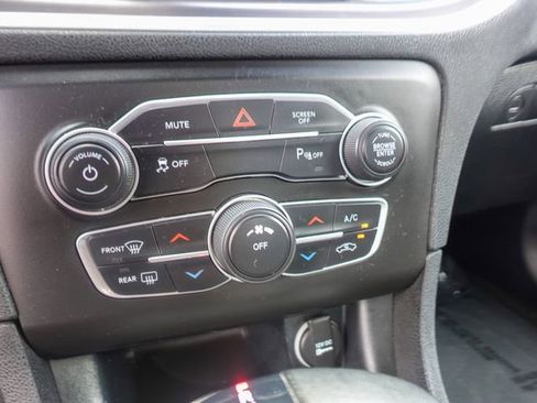 Used 2021 Dodge Charger SXT RWD image 18