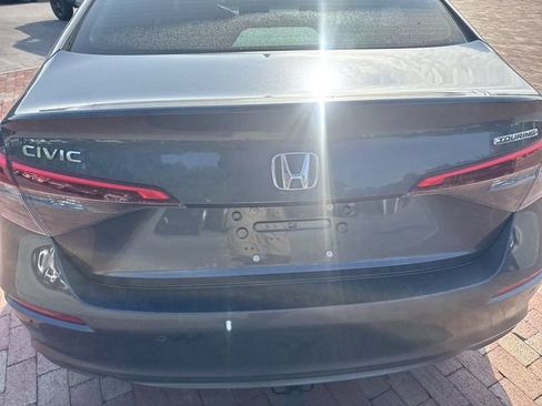 Used 2023 Honda Civic Touring image 9