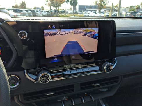 Used 2025 Chevrolet Colorado W/T image 25