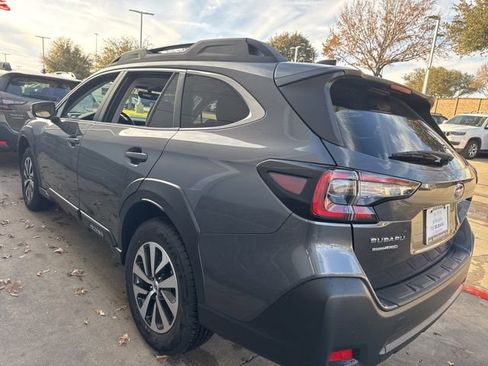 Used 2025 Subaru Outback Premium image 4