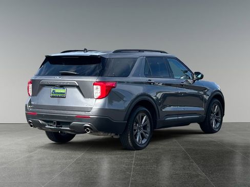 Used 2023 Ford Explorer XLT w/ Equipment Group 202A AWD/4WD image 9