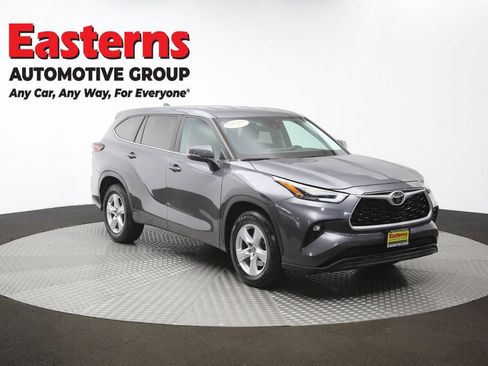 Used 2024 Toyota Highlander LE FWD image 50