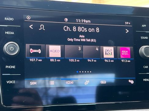 Certified 2025 Volkswagen Jetta SE image 17