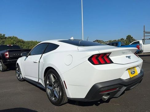Used 2024 Ford Mustang Coupe image 5