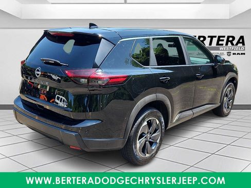 Used 2025 Nissan Rogue SV AWD/4WD image 6