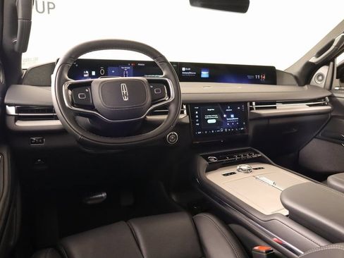 New 2025 Lincoln Navigator Reserve w/ Jet Appearance Package AWD/4WD image 2