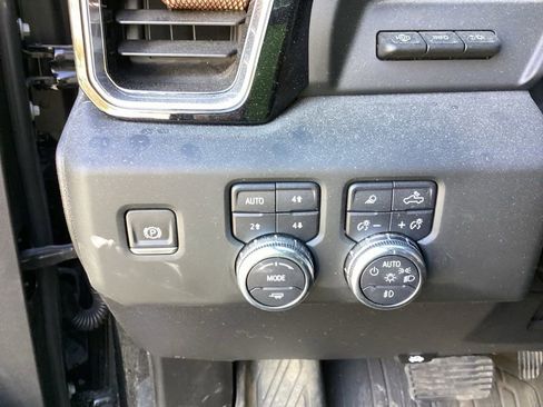 Used 2024 GMC Sierra 3500 Denali Ultimate image 9