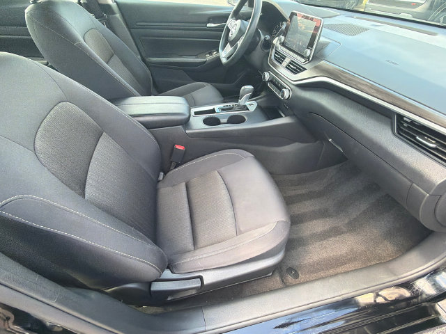 Used 2025 Nissan Altima 2.5 SV FWD image 13