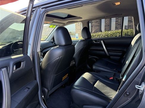 Used 2013 Toyota Highlander SE AWD/4WD image 6