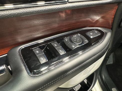 Used 2021 Lincoln Navigator Reserve w/ Luxury Package image 35