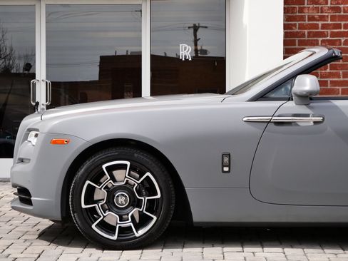 Used 2019 Rolls-Royce Dawn RWD image 12