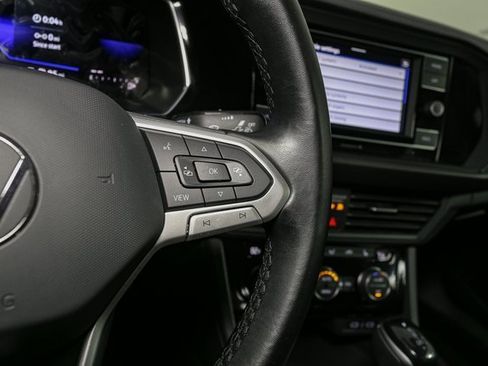 Used 2023 Volkswagen Jetta SE image 29