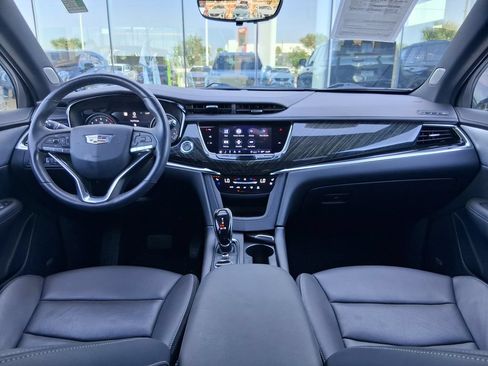 Used 2022 Cadillac XT6 Premium Luxury w/ Technology Package FWD image 10