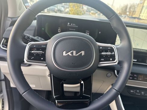 New 2026 Kia Carnival EX image 17