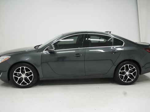 Used 2017 Buick Regal Sport Touring FWD image 6