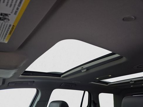 Used 2021 GMC Acadia SLT w/ LPO, Floor Liner Package image 19