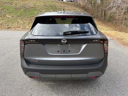 Used 2025 Nissan Kicks SV w/ Charging Package image 7