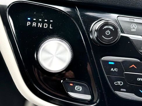 Used 2023 Chrysler Voyager LX FWD image 15