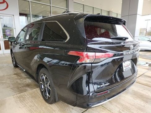 New 2026 Toyota Sienna Platinum image 10