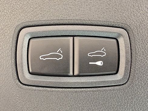 New 2025 Porsche Cayenne GTS image 22