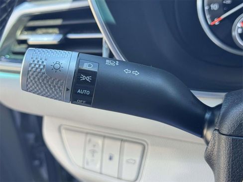 Used 2025 Genesis G70 2.5T image 21